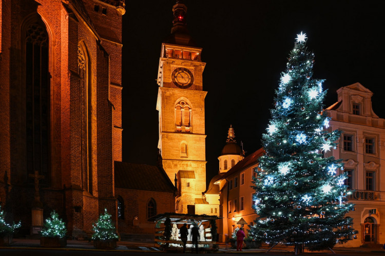 GALERIE: Vánočně osvícený Hradec Králové