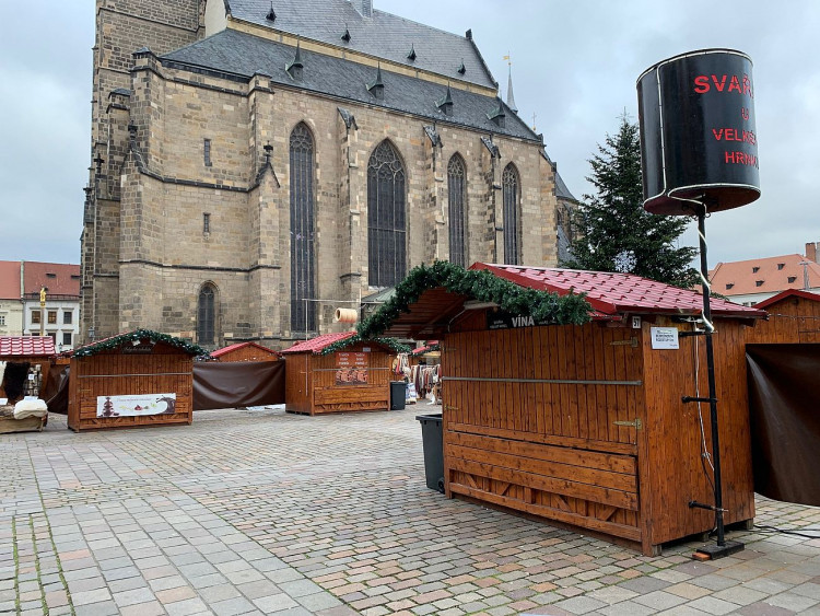 FOTOGALERIE: Uzavřené stánky na vánočních trzích
