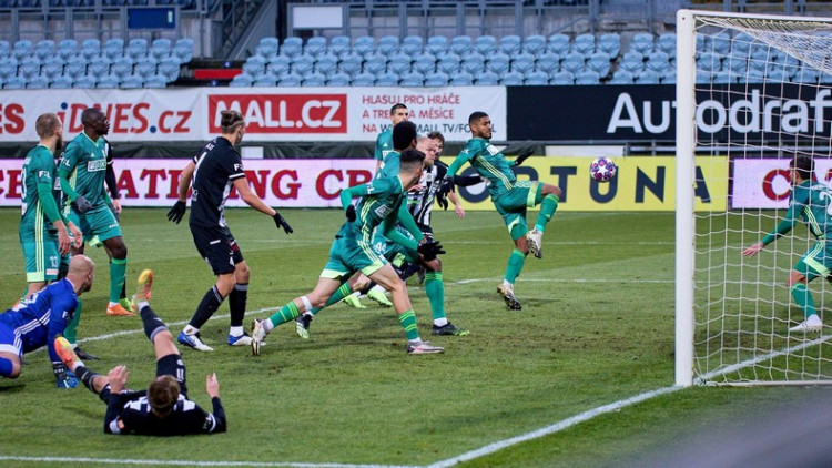 FOTOGALERIE: Další domácí drama. Dynamo dohánělo, s Karvinou bere bod za remízu 1:1
