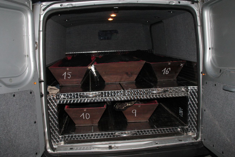 FOTOGALERIE: Klatovské katakomby, stěhování mumií 2011