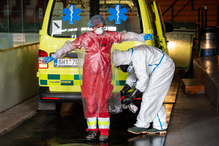 Pandemie koronaviru a šíření onemocnění COVID-19 – velmi skloňovaná slovní spojení v letošním roce. I pro nás to znamenalo zejména na jaře spoustu změn a částečně se díky nové situaci proměnila i naše zásahová činnost. Přibylo technických zásahů, kdy jsme