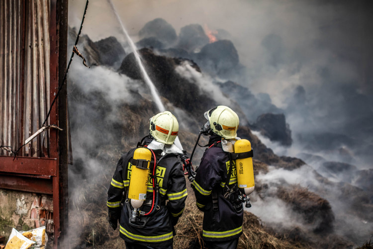 Požár zachvátil v září 2020 skladovací halu se senem v Suchém Dolu na Náchodsku. Na místě zasahovalo deset jednotek požární ochrany, podařilo se zachránit vedle stojící kravín a stádo o 400 kusech dobytka. Škoda byla vyčíslena asi na 20 milionů korun. Poz