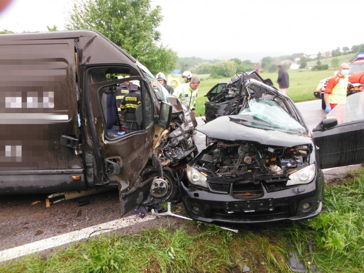 Silnice č. 35 je častým místem, kde zasahují naše jednotky z územního odboru Jičín při dopravních nehodách, často vážných. Takovým případem byla i dopravní nehoda z června 2020 u obce Kněžnice, při které zahynuli dva mladí lidé.