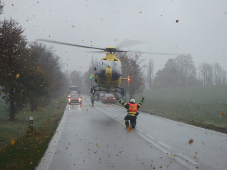 U dopravních nehod si musíme poradit nejen s vyproštěním osob, zabezpečením vozidel, ale občas musíme také řídit dopravu
