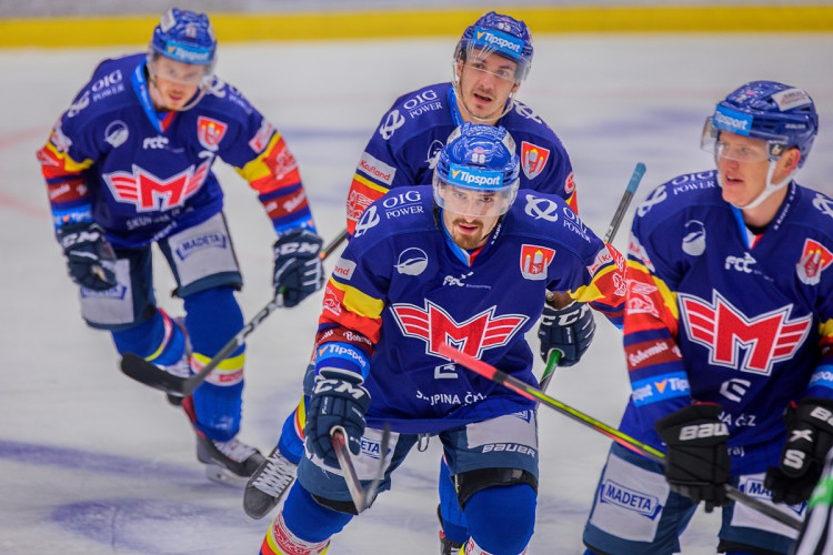 FOTOGALERIE: Druhé vítězství v řadě. Motoru se začíná dařit, v Budvar aréně přehrál Litvínov 4:3