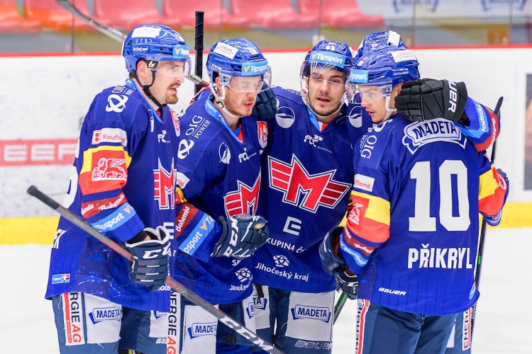 FOTOGALERIE: Druhé vítězství v řadě. Motoru se začíná dařit, v Budvar aréně přehrál Litvínov 4:3