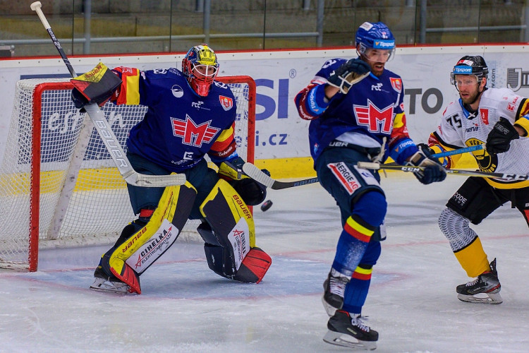 FOTOGALERIE: Druhé vítězství v řadě. Motoru se začíná dařit, v Budvar aréně přehrál Litvínov 4:3