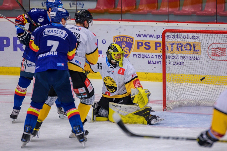 FOTOGALERIE: Druhé vítězství v řadě. Motoru se začíná dařit, v Budvar aréně přehrál Litvínov 4:3