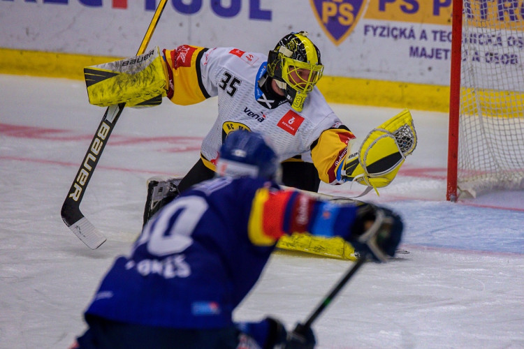 FOTOGALERIE: Druhé vítězství v řadě. Motoru se začíná dařit, v Budvar aréně přehrál Litvínov 4:3