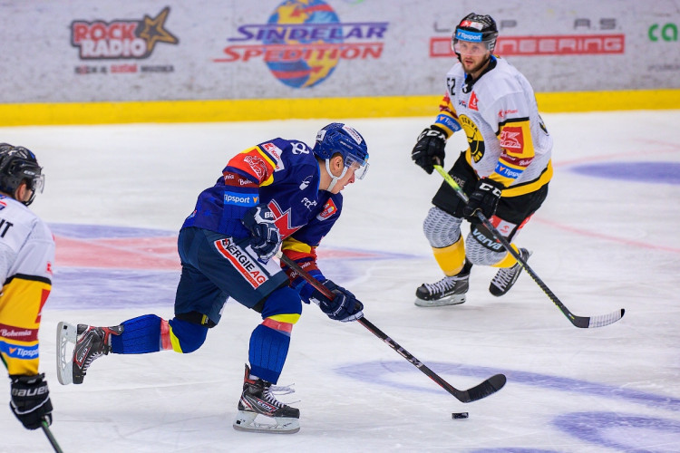 FOTOGALERIE: Druhé vítězství v řadě. Motoru se začíná dařit, v Budvar aréně přehrál Litvínov 4:3