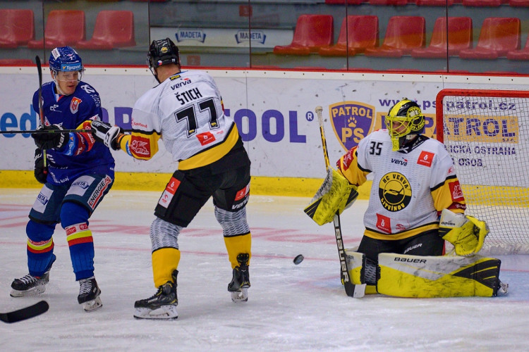 FOTOGALERIE: Druhé vítězství v řadě. Motoru se začíná dařit, v Budvar aréně přehrál Litvínov 4:3