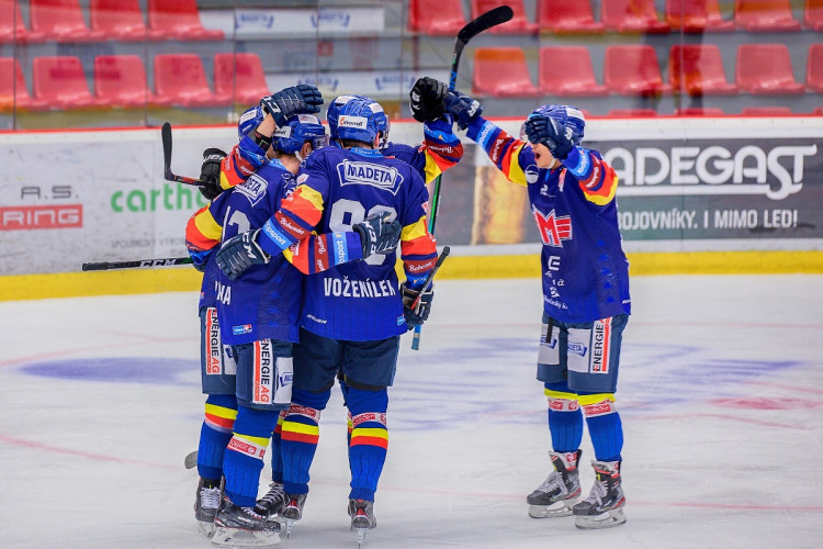 FOTOGALERIE: Druhé vítězství v řadě. Motoru se začíná dařit, v Budvar aréně přehrál Litvínov 4:3