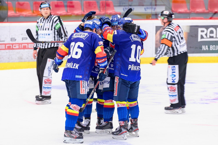 FOTOGALERIE: Druhé vítězství v řadě. Motoru se začíná dařit, v Budvar aréně přehrál Litvínov 4:3