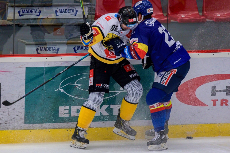 FOTOGALERIE: Druhé vítězství v řadě. Motoru se začíná dařit, v Budvar aréně přehrál Litvínov 4:3