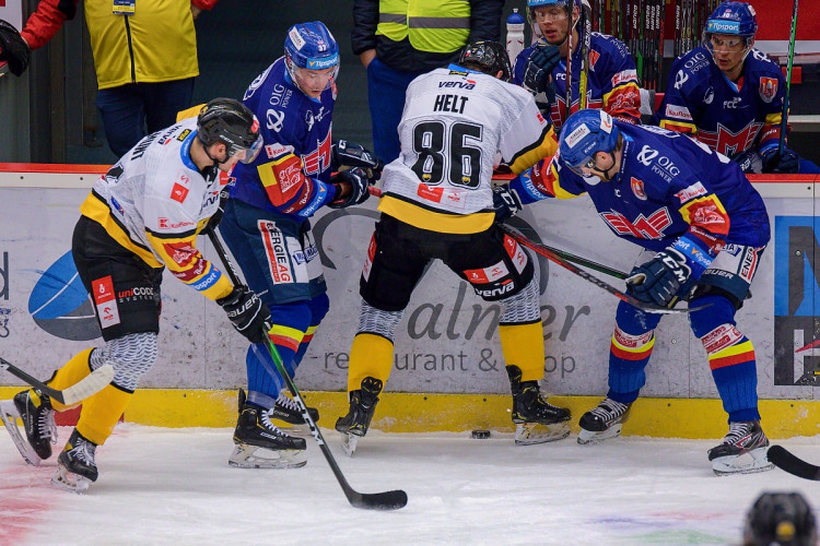 FOTOGALERIE: Druhé vítězství v řadě. Motoru se začíná dařit, v Budvar aréně přehrál Litvínov 4:3