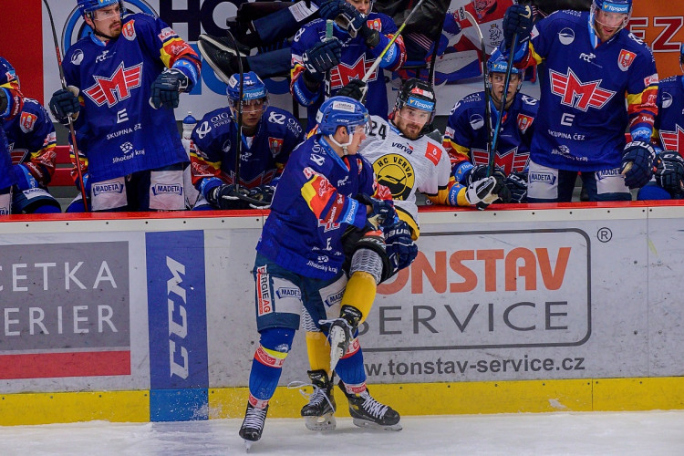 FOTOGALERIE: Druhé vítězství v řadě. Motoru se začíná dařit, v Budvar aréně přehrál Litvínov 4:3