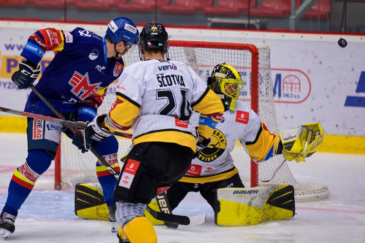 FOTOGALERIE: Druhé vítězství v řadě. Motoru se začíná dařit, v Budvar aréně přehrál Litvínov 4:3
