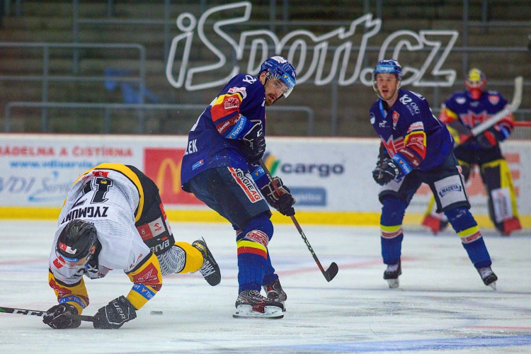 FOTOGALERIE: Druhé vítězství v řadě. Motoru se začíná dařit, v Budvar aréně přehrál Litvínov 4:3