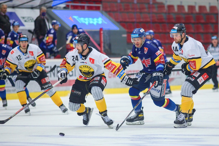 FOTOGALERIE: Druhé vítězství v řadě. Motoru se začíná dařit, v Budvar aréně přehrál Litvínov 4:3