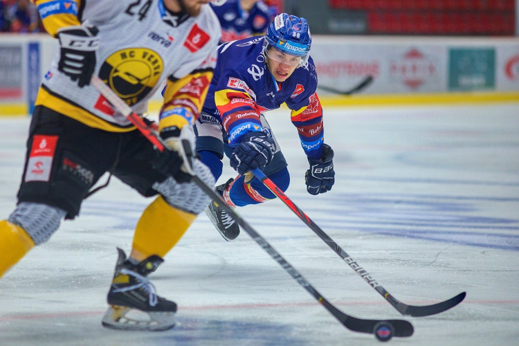 FOTOGALERIE: Druhé vítězství v řadě. Motoru se začíná dařit, v Budvar aréně přehrál Litvínov 4:3