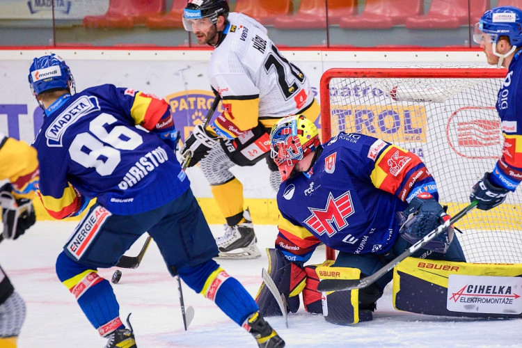 FOTOGALERIE: Druhé vítězství v řadě. Motoru se začíná dařit, v Budvar aréně přehrál Litvínov 4:3