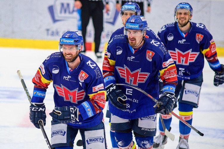 FOTOGALERIE: Druhé vítězství v řadě. Motoru se začíná dařit, v Budvar aréně přehrál Litvínov 4:3