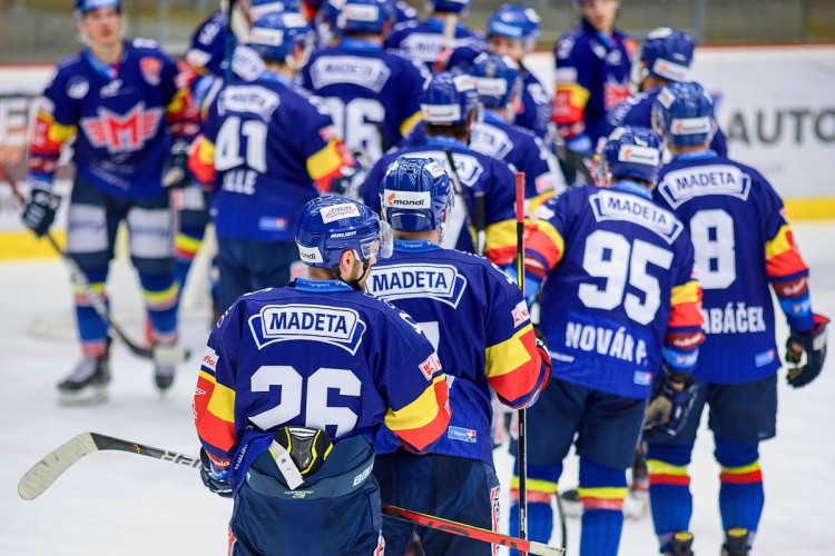FOTOGALERIE: Druhé vítězství v řadě. Motoru se začíná dařit, v Budvar aréně přehrál Litvínov 4:3