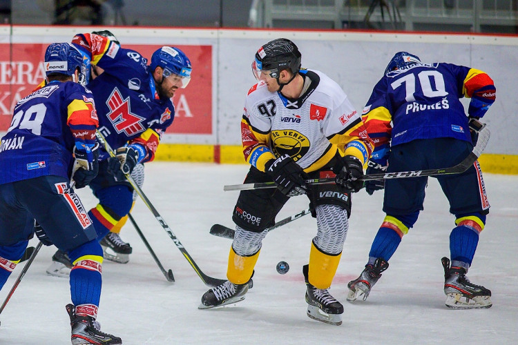 FOTOGALERIE: Druhé vítězství v řadě. Motoru se začíná dařit, v Budvar aréně přehrál Litvínov 4:3