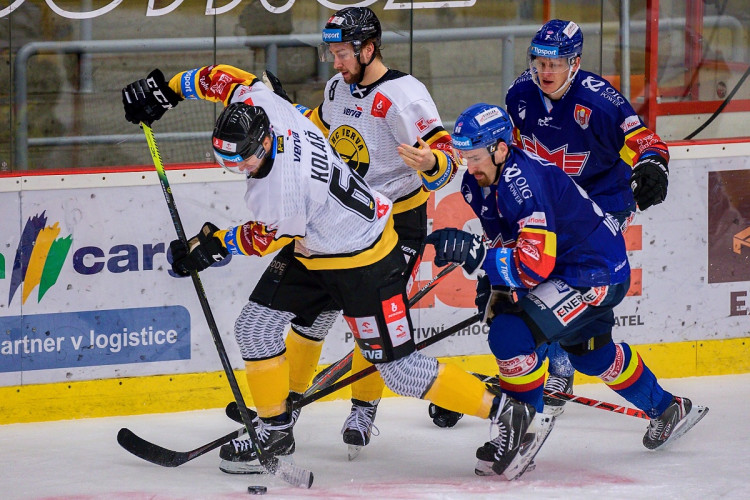 FOTOGALERIE: Druhé vítězství v řadě. Motoru se začíná dařit, v Budvar aréně přehrál Litvínov 4:3