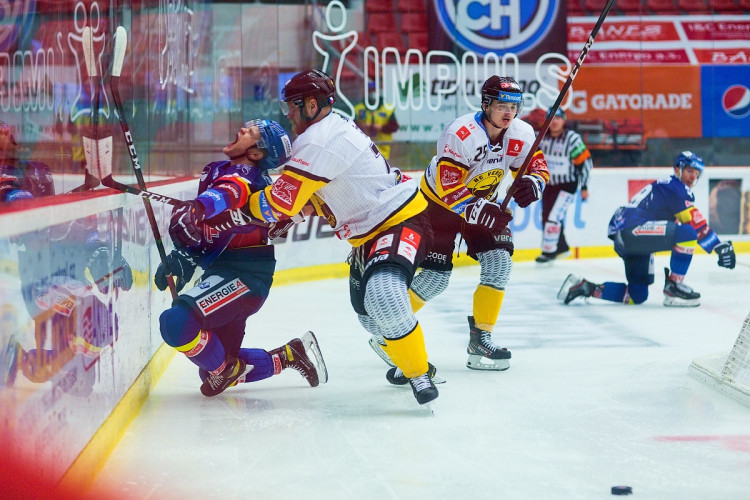 FOTOGALERIE: Druhé vítězství v řadě. Motoru se začíná dařit, v Budvar aréně přehrál Litvínov 4:3