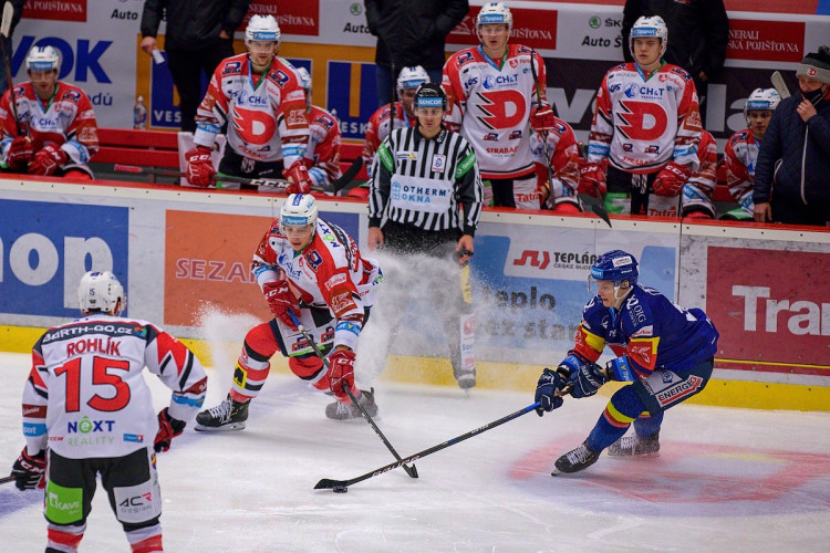 FOTOGALERIE: Konec úspěšné série. Budvar aréna po čtyřech zápasech padla, vyloupily ji Pardubice