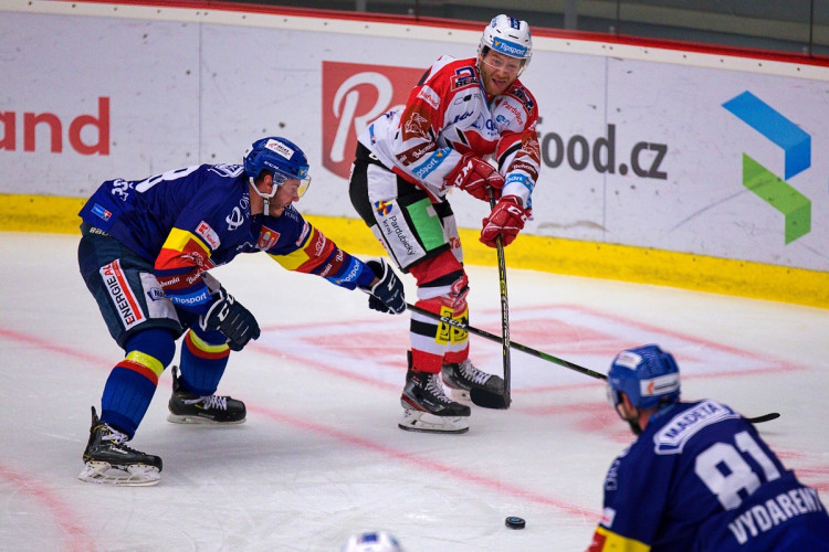 FOTOGALERIE: Konec úspěšné série. Budvar aréna po čtyřech zápasech padla, vyloupily ji Pardubice
