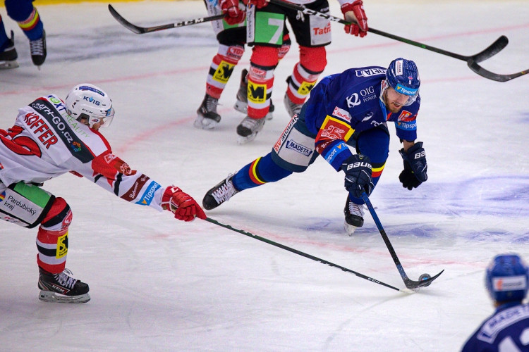 FOTOGALERIE: Konec úspěšné série. Budvar aréna po čtyřech zápasech padla, vyloupily ji Pardubice