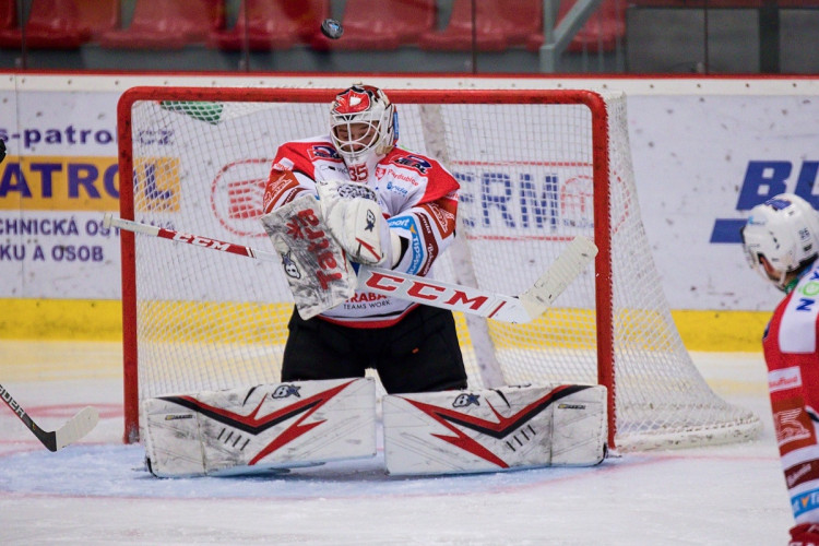FOTOGALERIE: Konec úspěšné série. Budvar aréna po čtyřech zápasech padla, vyloupily ji Pardubice