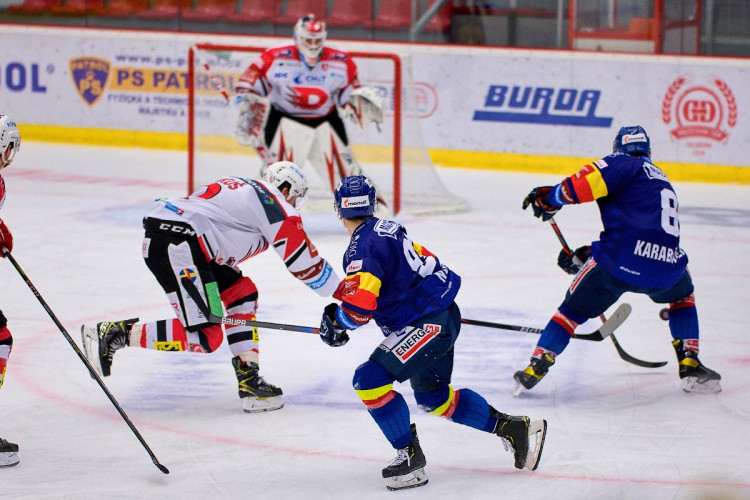 FOTOGALERIE: Konec úspěšné série. Budvar aréna po čtyřech zápasech padla, vyloupily ji Pardubice