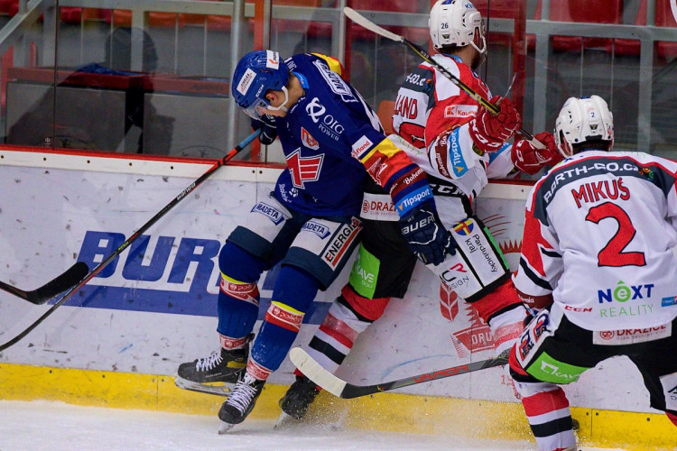 FOTOGALERIE: Konec úspěšné série. Budvar aréna po čtyřech zápasech padla, vyloupily ji Pardubice