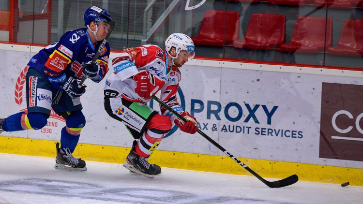 FOTOGALERIE: Konec úspěšné série. Budvar aréna po čtyřech zápasech padla, vyloupily ji Pardubice