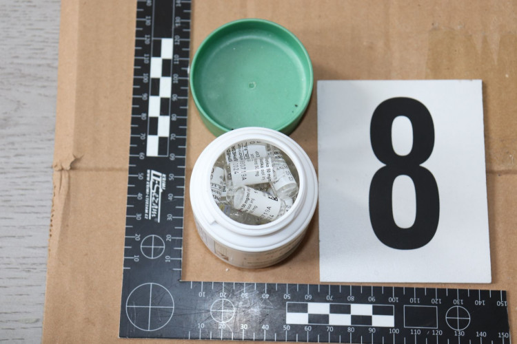 FOTO/ VIDEO: Rok a půl sledovala policie drogové dealery ve Vimperku. Minulý týden je zadrželi