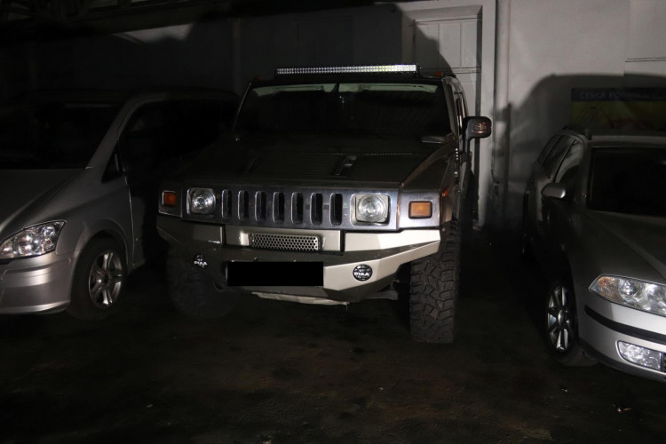 FOTO/ VIDEO: Rok a půl sledovala policie drogové dealery ve Vimperku. Minulý týden je zadrželi