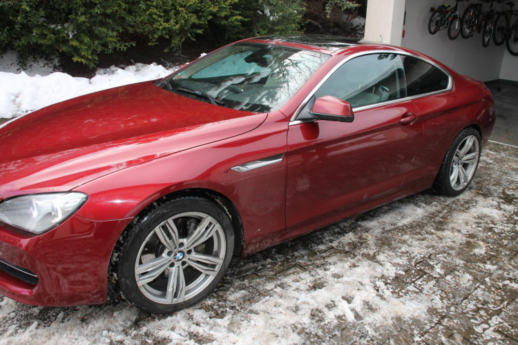 FOTO/ VIDEO: Rok a půl sledovala policie drogové dealery ve Vimperku. Minulý týden je zadrželi