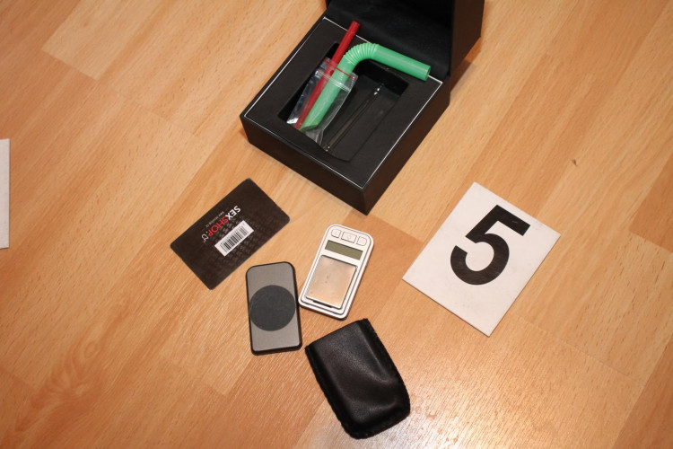 FOTO/ VIDEO: Rok a půl sledovala policie drogové dealery ve Vimperku. Minulý týden je zadrželi