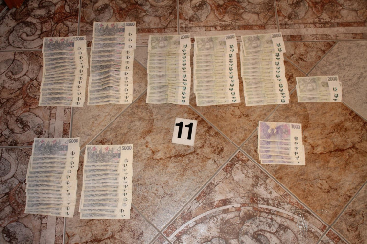 FOTO/ VIDEO: Rok a půl sledovala policie drogové dealery ve Vimperku. Minulý týden je zadrželi