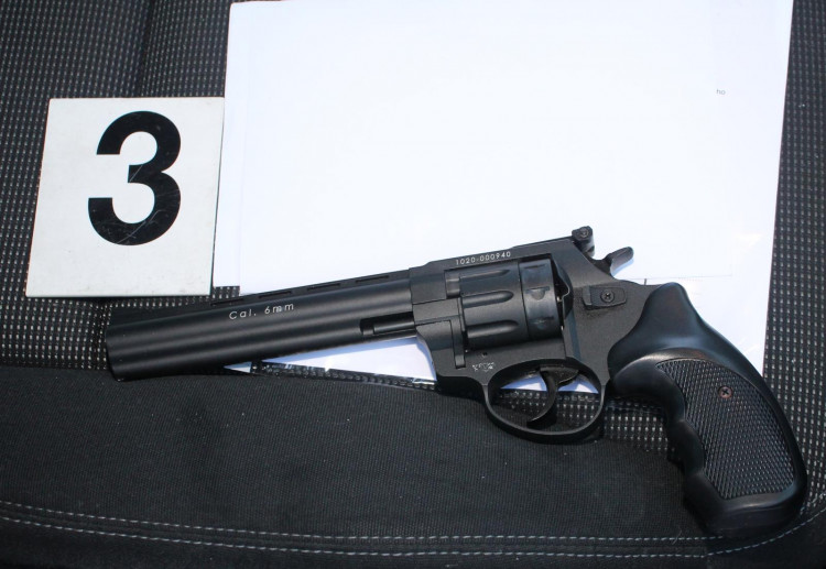 FOTO/ VIDEO: Rok a půl sledovala policie drogové dealery ve Vimperku. Minulý týden je zadrželi