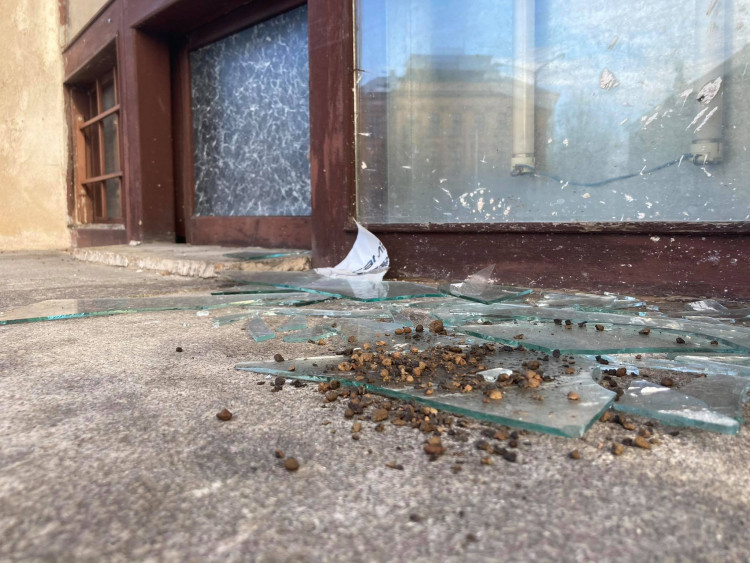 GALERIE: Rekonstrukce kiosků na Pražském mostě v Hradci Králové