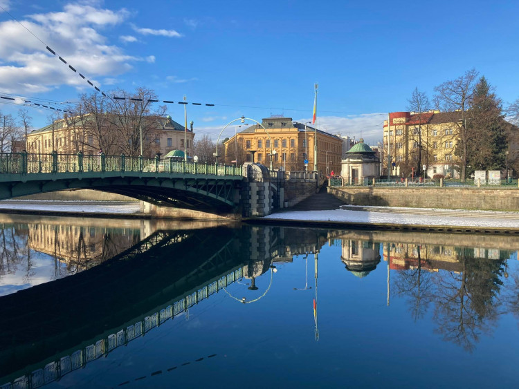GALERIE: Rekonstrukce kiosků na Pražském mostě v Hradci Králové