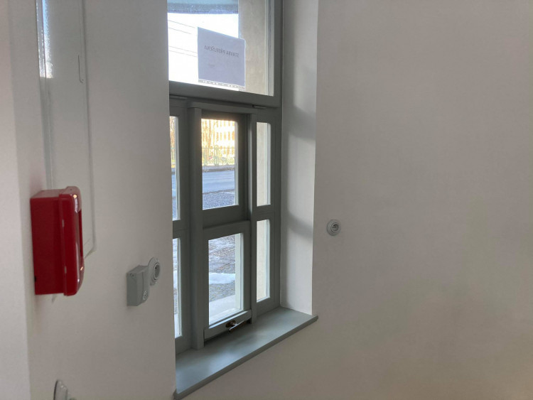 GALERIE: Rekonstrukce kiosků na Pražském mostě v Hradci Králové