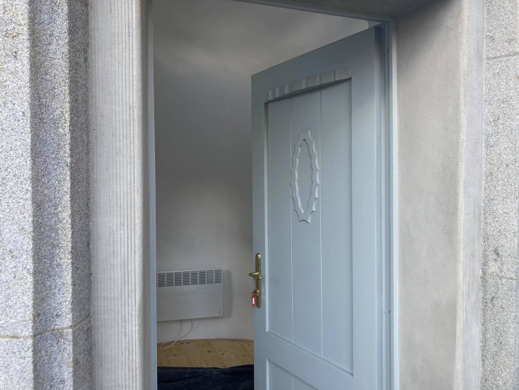 GALERIE: Rekonstrukce kiosků na Pražském mostě v Hradci Králové