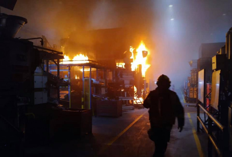 Požár stroje ve výrobní hale v Hrádku