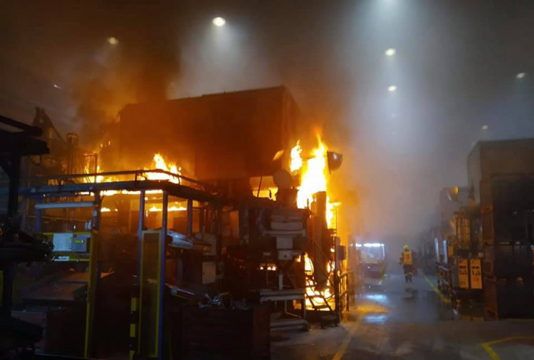 Požár stroje ve výrobní hale v Hrádku