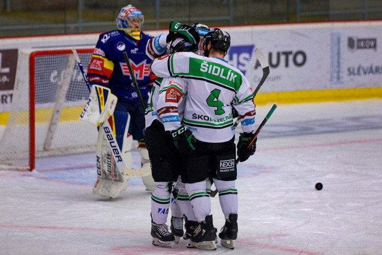 FOTOGALERIE: Šílená první třetina. Motor nezvládl úvod zápasu, od Mladé Boleslavi dostal šest branek